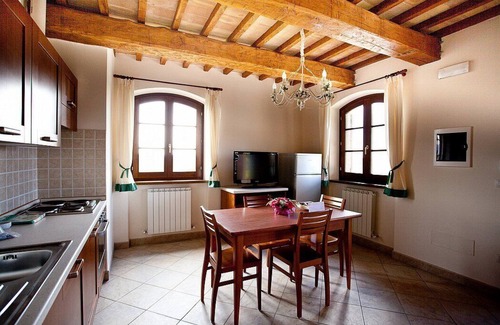 Cannara House | Villa Ornata A: A characteristic and welcoming apartment surrounded by the greenery, with Free WI-FI.