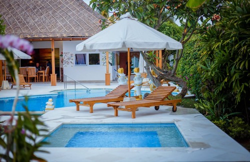 Dencarik Villa | Villa Pantai: Luxury Beach Villa with Pool, Staff, Jacuzzi and Fitness studio
