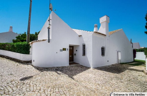 Areias de Sao Joao House | Villa Pantilles, for family, close to Oura beach in ALBUFEIRA