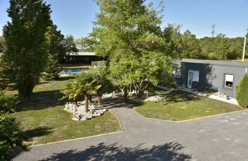Saint-Andre-de-Cubzac Apartment | Villa Parenthèse, holiday home with swimming pool