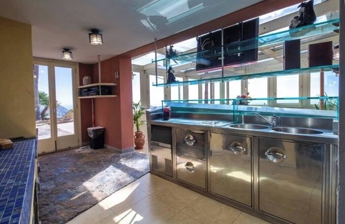 Ospedaletti Villa | Villa Paradise-Sleeps 20-Pool-Sea Views-pets