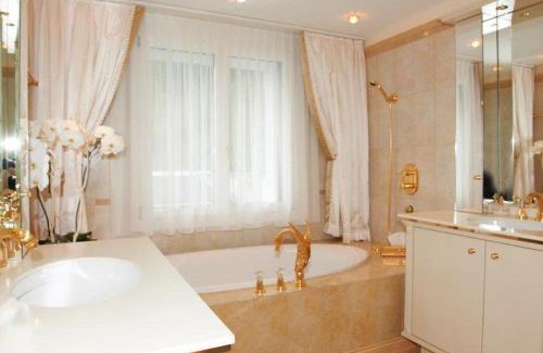Meggen Villa | Villa Park