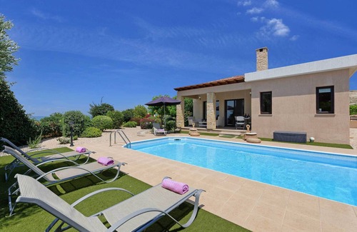Latsi Villa | Villa Pashiana - Brilliant Harbour Villa with Private Pool and Gorgeous Garden