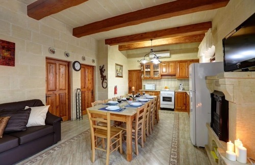 Xaghra Villa | Villa Pergola 6 Bedrooms With Private Pool And Fully Air Conditioned