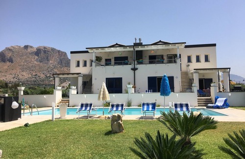 Terrasini Apartment | Villa Perla di San Cataldo blue apartment