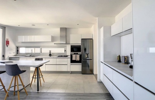 Estreito da Calheta House | Villa Piece of Heaven by LovelyStay