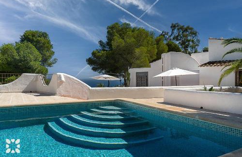 La Canuta Villa | Villa Piedra De La Luna by Abahana Villas