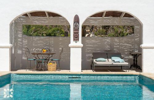 La Canuta Villa | Villa Piedra De La Luna by Abahana Villas
