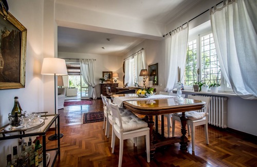 Lake Bracciano Villa | Villa pieds dans l'eau unique location with a private beach on the lake near Roma