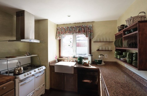 Pine Mountain Club House | Villa Pine Mountain- country cottage get away (green) Central AC