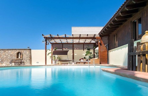 Marina di Mancaversa Villa | Villa Plutone: A cozy and welcoming villa situated in a quiet location, surrounded by a wonderful garden, with Free WI-FI.