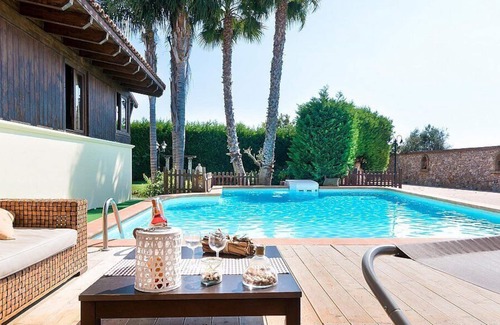 Marina di Mancaversa Villa | Villa Plutone: A cozy and welcoming villa situated in a quiet location, surrounded by a wonderful garden, with Free WI-FI.