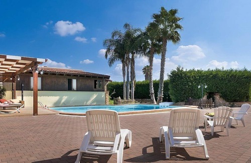Marina di Mancaversa Villa | Villa Plutone: A cozy and welcoming villa situated in a quiet location, surrounded by a wonderful garden, with Free WI-FI.