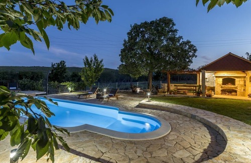 Klis Villa | Villa Podrugovi Dvori vith pool.
