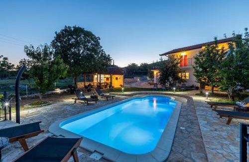 Klis Villa | Villa Podrugovi Dvori with pool