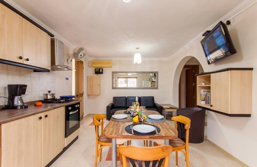 Santa Maria Estate Apartment | Villa & Pool 2 Mellieħa Bay Retreat, Mellieha, Malta