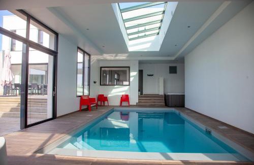 Plouescat Villa | Villa Pool and Beach Bretagne