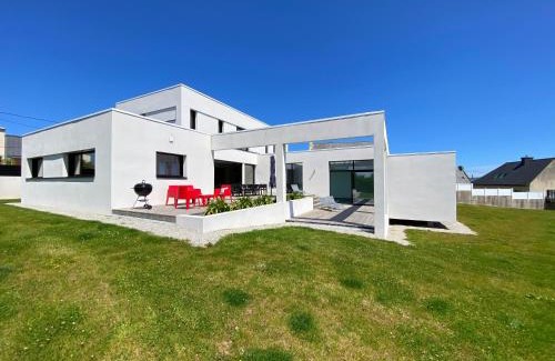 Plouescat Villa | Villa Pool and Beach Bretagne