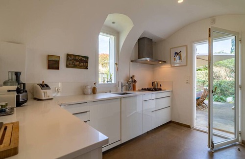 Montferrier-sur-Lez Villa | Villa & pool walking distance to the village