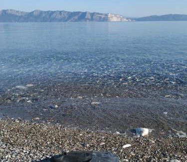 Aravissos Villa | Villa Poseidon Artemisiou Παραθαλάσσια Βίλα στην βόρεια Εύβοια για φιλοξενία 9 ατόμων