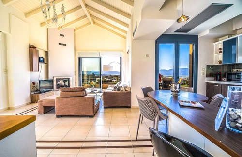 Nopigia Villa | Villa Pounentes, a few meters from Nopigia Beach !