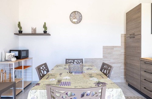 Marina di Modica Villa | Villa 'Primavera' with sea view, private terrace and air conditioning
