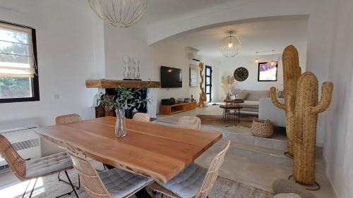 Les Adrets-de-l'Esterel Villa | VILLA Provençale Contemporaine VUE MER & PISCINE CHAUFFEE 3 Chambres en-suite