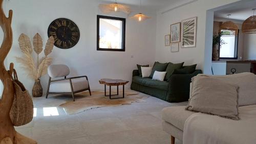 Les Adrets-de-l'Esterel Villa | VILLA Provençale Contemporaine VUE MER & PISCINE CHAUFFEE 3 Chambres en-suite