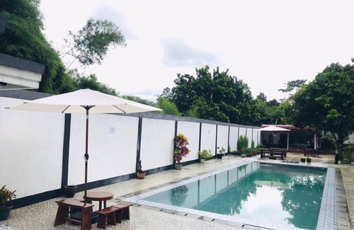 Megamendung Villa | Villa Putih Alvaro