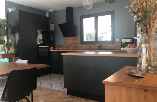 Combaillaux Villa | Villa Récente et Chaleureuse, Entre Vignes et Garrigue, Proche Plage et Rivière