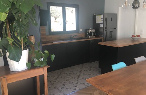 Combaillaux Villa | Villa Récente et Chaleureuse, Entre Vignes et Garrigue, Proche Plage et Rivière