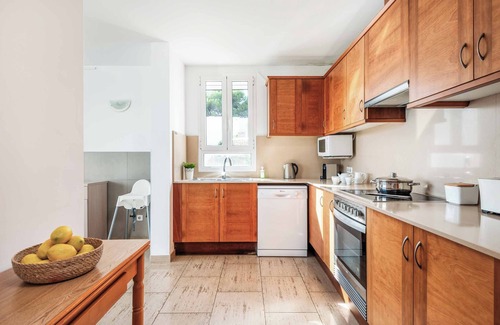Coves Noves Villa | Villa Rachel - Three Bedroom Villa, Sleeps 6