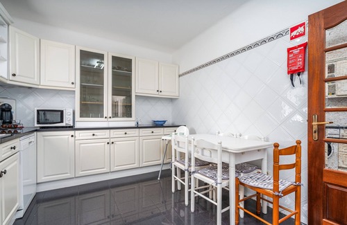 Porches Villa | Villa 'Raposo' with Private Terrace, Private Garden and Wi-Fi