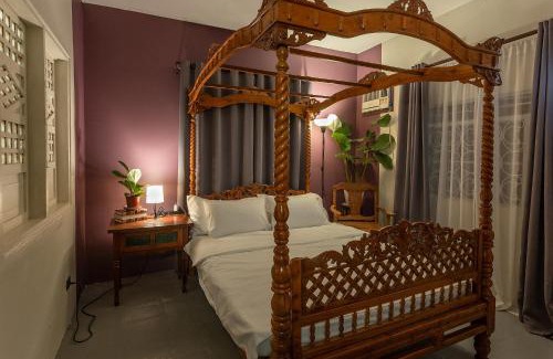 San Vicente Villa | Villa Raya w Outdoor Cinema, Bonfire, Treehouse & Parking