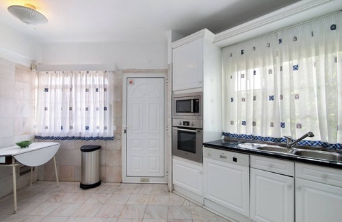 Montechoro Villa | Villa 'Rebelo' with Private Pool, Private Garden and Wi-Fi