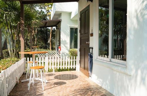 Khanong Phra Resort | Villa Reina Resort