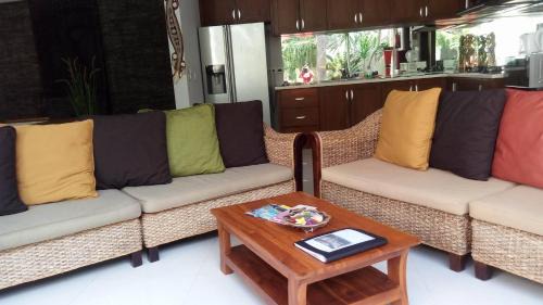 Batubelig Villa | Villa Rendezvous Bali