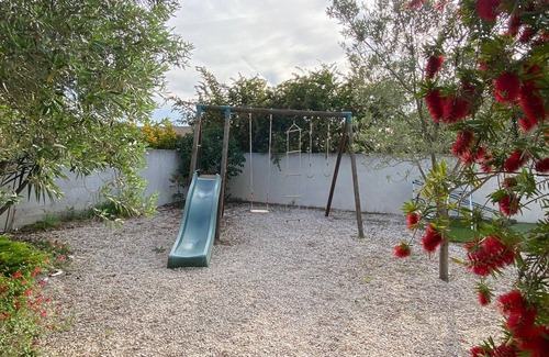 Sauvian House | Villa rental with swimming pool close to the sea.