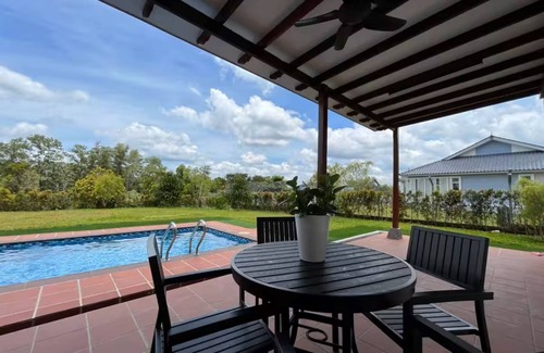 Kampung Jelatang Villa | Villa RI Homes