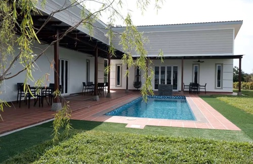 Kampung Jelatang Villa | Villa RI Homes