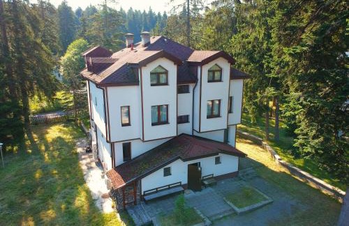 Maritsa Villa | Villa Rila Borovets with Hot Pool, Jacuzzi & Sauna by BookVillaBG