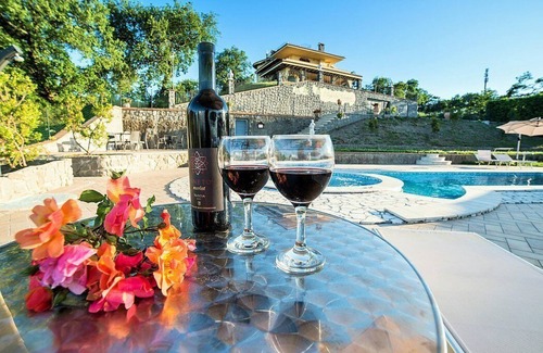 Montefiascone Villa | Villa Rinalda Piccola: A bright and cheerful four-story villa located on top of a small hill, with Free WI-FI.