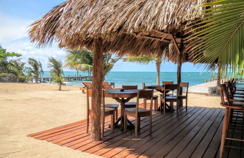 Sittee River Village Villa | Villa Rising Sun Beachfront with Private Beach Bar & Dock