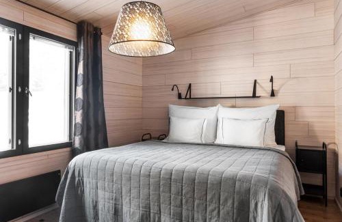 Klaukkala House | Villa Ritva - Modern - Lakefront - Hot Tub