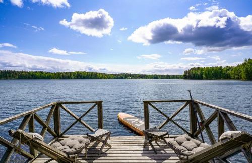 Klaukkala House | Villa Ritva - Modern - Lakefront - Hot Tub
