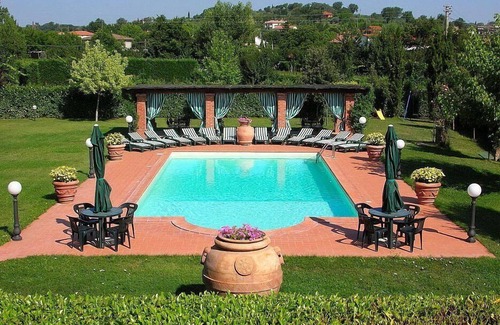 Foiano della Chiana Villa | Villa Rivaflora: A splendid three-story villa situated in a quiet location, a few minutes from the town center, with Free WI-FI.