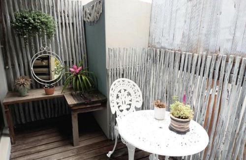 Umhlali Beach Bed & Breakfast | Villa Roc Guesthouse - Solar Power