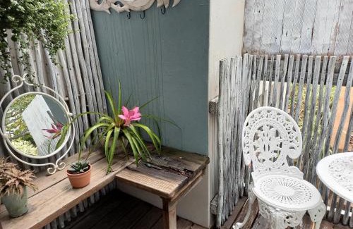 Umhlali Beach Bed & Breakfast | Villa Roc Guesthouse - Solar Power