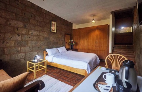 Runda Bed & Breakfast | Villa Rock Stop Falls