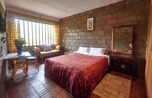 Runda Bed & Breakfast | Villa Rock Stop Falls